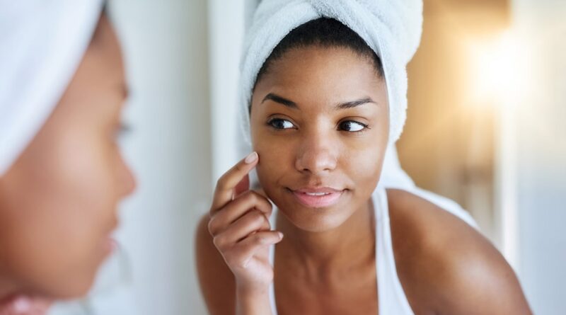 Alles, was Sie über die Ölreinigungsmethode für Akne wissen müssen