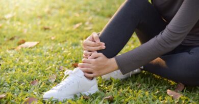 Alles, was Sie über Verstauchungen und Zerrungen wissen müssen