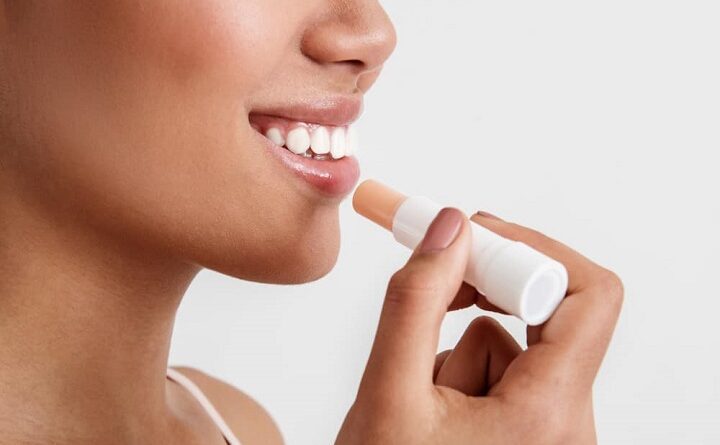 Hausgemachte Alternativen zur Heilung von rissigen Lippen