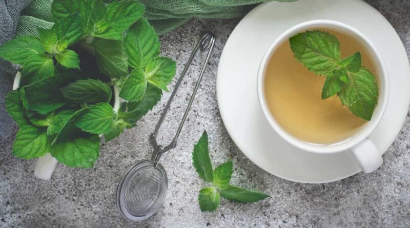 Die Vorteile des Trinkens von Pfefferminztee für Haar und Haut