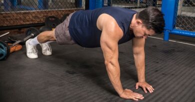 10 der effektivsten Trizeps- und Bizeps-Workouts mit Kurzhanteln