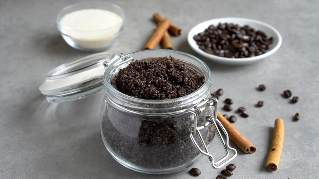 Alles, was Sie über die Verwendung von Kaffeepeelings für Cellulite wissen müssen
